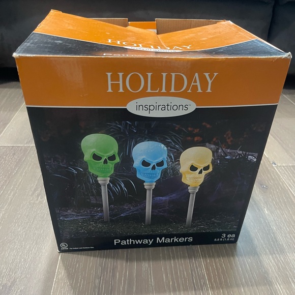 Holiday inspirations Skull inspirations pathway markers. 3ct - Picture 1 of 2